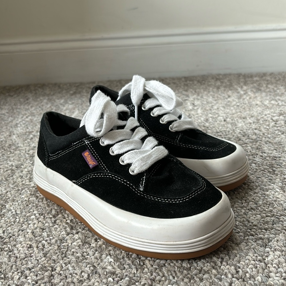 Unif sneakers